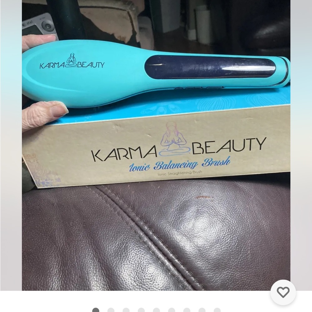 Karma Beauty Turquoise Ionic Balancing Brush Model 33TU.  New in Open Box!